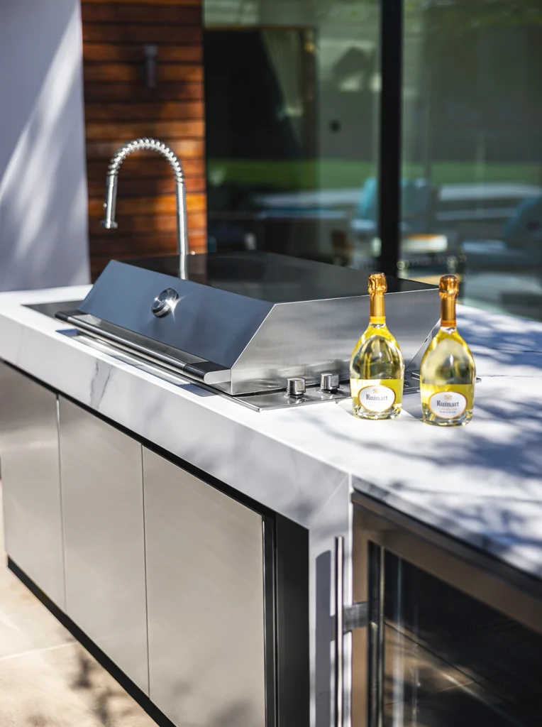 outdoor kitchen luxury